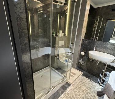 Chisinau Apartment | RentNow Modern Business Apartment with 3 Bedrooms in Centre Chișinău