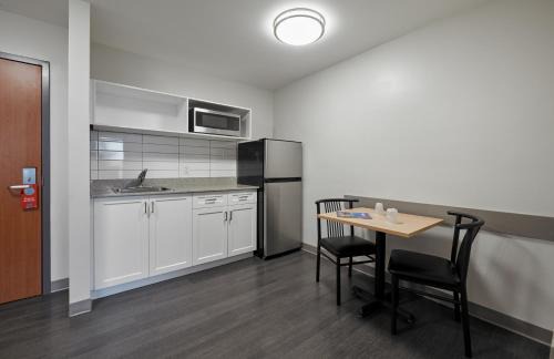 King City Apartment | Residence & Conference Centre - King City