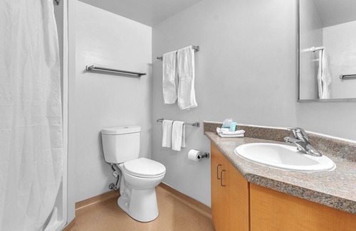 London Hotel | Residence & Conference Centre - London