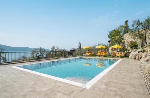 Gargnano Apartment | Residence Dany appartamenti con cucina vista lago piscina e parcheggio