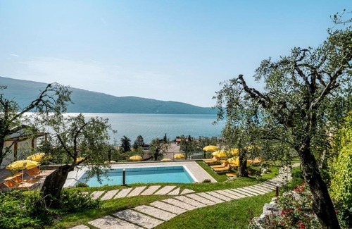 Gargnano Apartment | Residence Dany appartamenti con cucina vista lago piscina e parcheggio