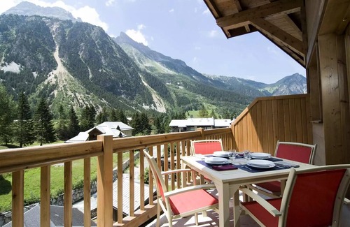 Pralognan-la-Vanoise Apartment | Residence Les Jardins de la Vanoise * - 5 Rooms 11 People Loggia