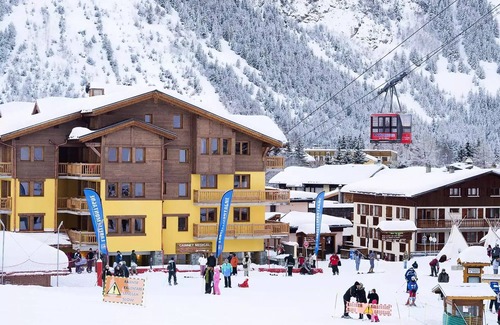 Pralognan-la-Vanoise Apartment | Residence Les Jardins de la Vanoise * - 5 Rooms 11 People Loggia