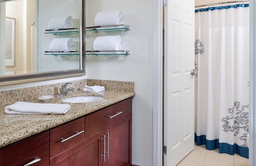 The Woodlands Hotel | Residence Inn Houston The Woodlands/Lake Front Circle