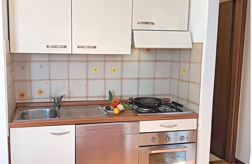 Villanuova sul Clisi Apartment | Residence Canneto Pool And Lake View, Villanuova sul Clisi, Italy