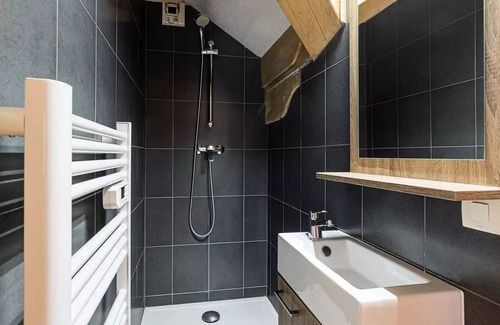 Vaujany Apartment | Residence La Cascade - 3 Rooms or 2 Rooms + 2 Cabins 6/8 People