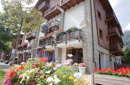 Courmayeur Apartment | Residence Le Grand Chalet