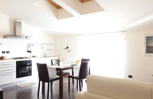 Cavaion Veronese House | Residence le Torri - M* - Elegant two-room apartment Lake Garda Bardolino