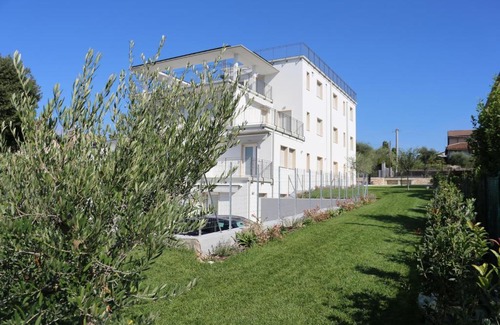 Cisano Apartment | Residence VILLA ADRIANA