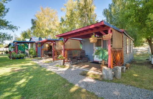 Chiloquin Apartment | Resort Cabin on the River about 21 Mi to Crater Lake!