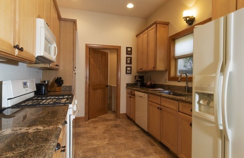 Whittier Condo | Resort Condo with Air Hockey/Ping Pong Table, Amenities and 1 dog permitted!