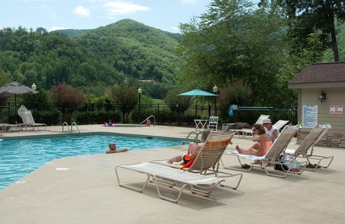 Whittier Condo | Resort Condo with Air Hockey/Ping Pong Table, Amenities and 1 dog permitted!