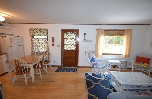 Maple City House | Resort cottage on Big Glen Lake! Kayaks & fire pit!