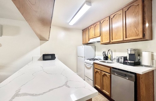 Fountain Valley Condo | Resort like Condo near Disneyland, the Beaches, Los Angeles & more