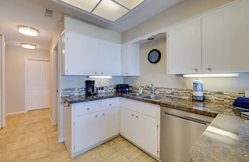 Lincoln Beach Condo | Resort Lincoln Condo w/Ocean Views & Pool Access!