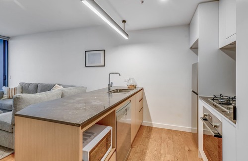 South Brisbane Apartment | Resort Living 2BR with Pool, Spa, Gym & Parking