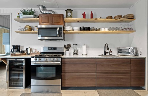 Stockton House | Resort Perks: 7 beds, Bungalow, full kitchen, deck