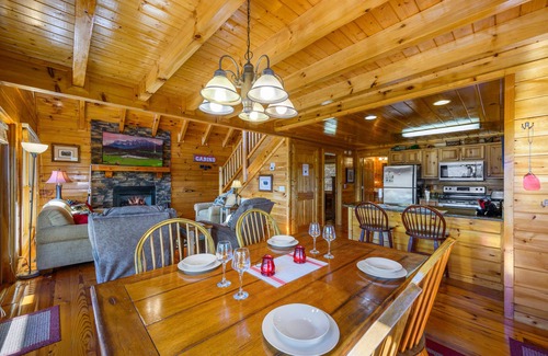 Gatlinburg - Pigeon Forge Cabin | Resort setting w/awesome Mtn views! Self checkin, close to Nat’l Park! Sleeps 6