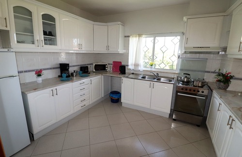 Ferreiras House | Resort Solcosta- 2 bedroom apartment, pool, A/C, Wi-Fi, Gym,close to restaurants