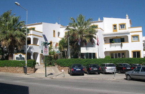 Ferreiras House | Resort Solcosta- 2 bedroom apartment, pool, A/C, Wi-Fi, Gym,close to restaurants