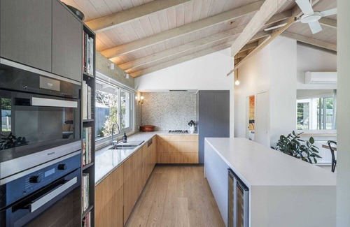 Portsea House | Resort-style 4-bedroom, tennis court, pool, spa, gardens, alfresco in Portsea
