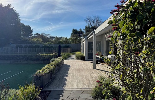 Portsea House | Resort-style 4-bedroom, tennis court, pool, spa, gardens, alfresco in Portsea