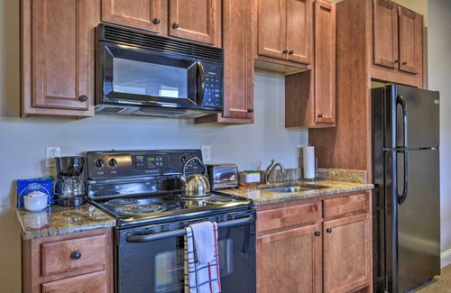 Spring Lake Condo | Resort-Style Condo/Suite on Golf Course w/Pool!