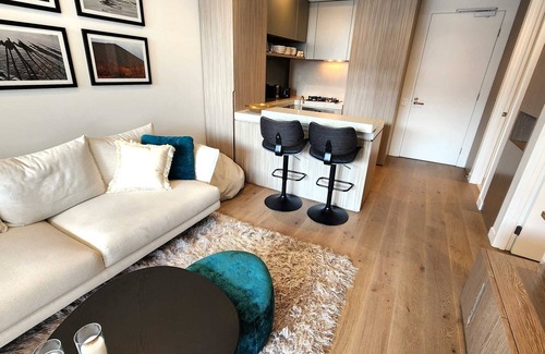 Port Melbourne Apartment | Resort-style Exec 1 Bed w. study in Port Melbourne