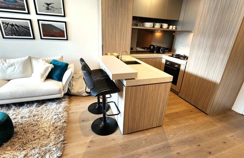 Port Melbourne Apartment | Resort-style Exec 1 Bed w. study in Port Melbourne