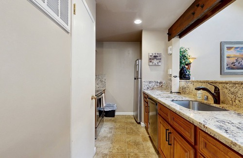 South Lake Tahoe House | Resort townhome with private beach access & lakefront pool
