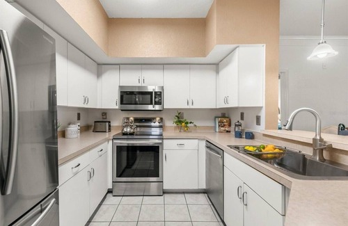 Palmer Ranch Condo | Resort Townhome-7 miles from Siesta Keys Beach!