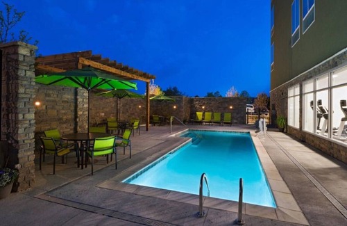 Denver West House | Rest and recharge in our Lakewood hotel