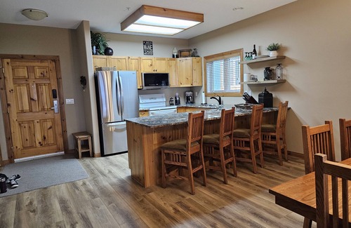 East Kootenay Condo | Rest and relaxation at it's best - Luxury Condo with Loft