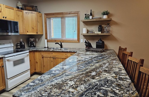 East Kootenay Condo | Rest and relaxation at it's best - Luxury Condo with Loft