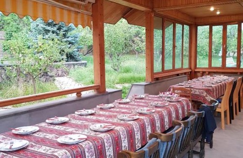 Oshakan Villa | Rest House Mughni