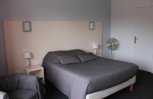 Parentis-en-Born Hotel | Rest 'In Born