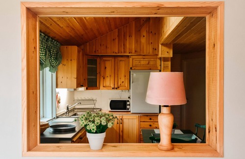 Tibro House | Rest u. Idyll, beautiful large garden, surrounded by forest, close to the lake