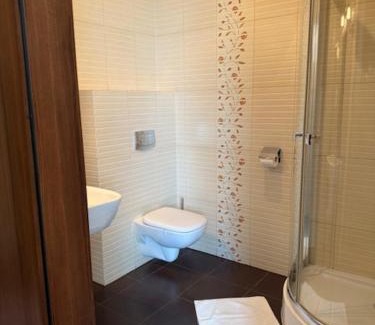 Rymanow-Zdroj Hotel | RESTAURACJA KAWIARNIA POKOJE do WYNAJĘCIA
