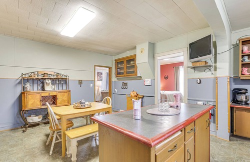 Leland Apartment | Restaurant On-Site: North Freedom Apt w/Yard!