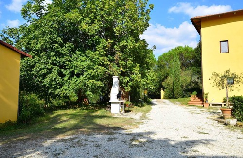 Vinci House | Restful Farmhouse with Pool near Forest in Vinci