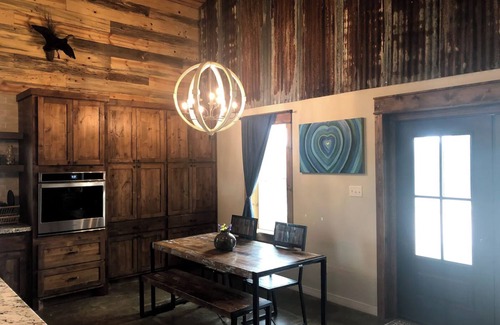 Franklin House | Restore 38 Ranch: Hidden gem w/3br, pool, porch