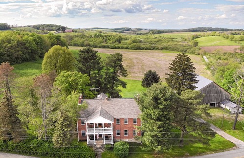 Somerset House | Restored colonial farmhouse near Seven Springs - Perfect for family gatherings