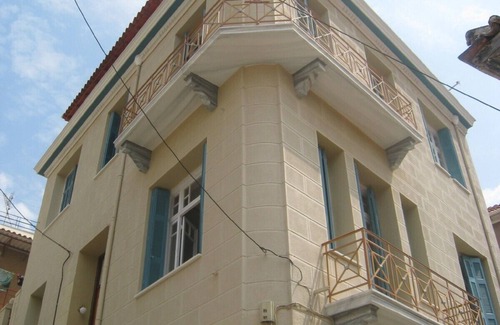 Vathi House | Restored traditional family home,metres from town centre