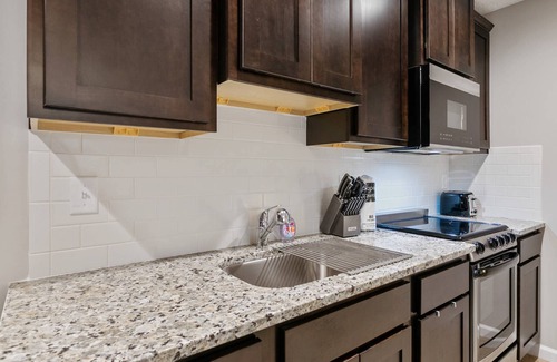 Middleburg Apartment | Retreat at the Ravines |King Studio |Full Kitchen |Dogs Ok |Screened Porch |Wooded Views |Quiet
