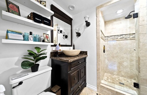 Tustin House | Retreat: Disney★Pools★Hot Tub★Gardens★Pergola★Games★BBQ
