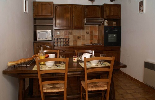 Villeneuve-dʼAllier House | Retreat in Villeneuve-d'Allier