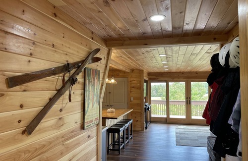 Clymer Cabin | Retreat on Pekin Hill nClose to skiing, splash lagoon,