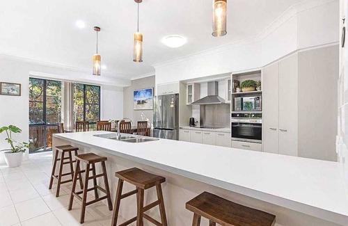 Point Vernon House | Retreat to the Fraser Coast, you deserve it.