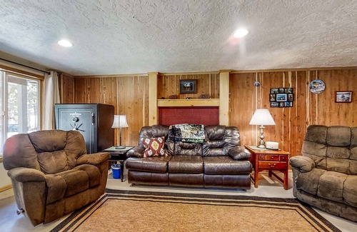Crescent Cabin | Retreat w/ firepit, enclosed yard, kitchen, & W/D