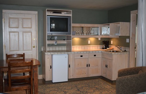 Nimpo Lake Hotel | Retreat Wilderness Inn